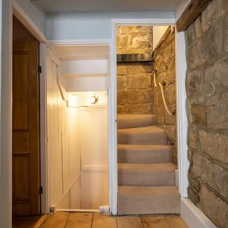 1 Webster Steps * Staithes