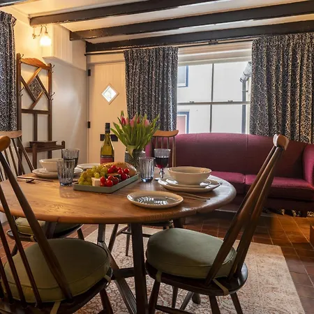 1 Webster Steps Holiday home Staithes